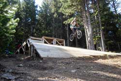 cycles et nature a vallnord pour la dh cup